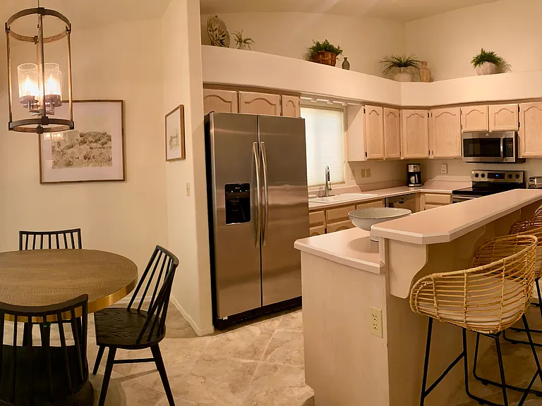 2460 W Catalpa Rd — Photo 23