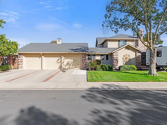 2nd image of 2001 El Toro Way