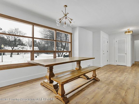 5th image of 320 Whitehills Dr