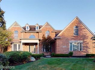 17619 Laurel Creek Ct, Northville, MI 48168