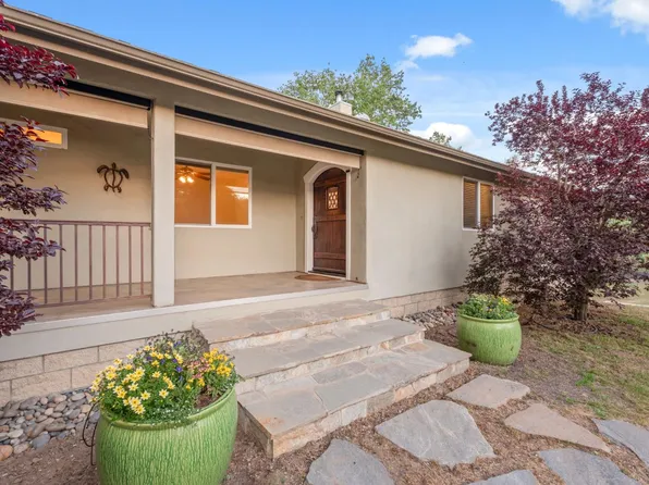 45012 Mockingbird Ln, Oakhurst, CA 93644