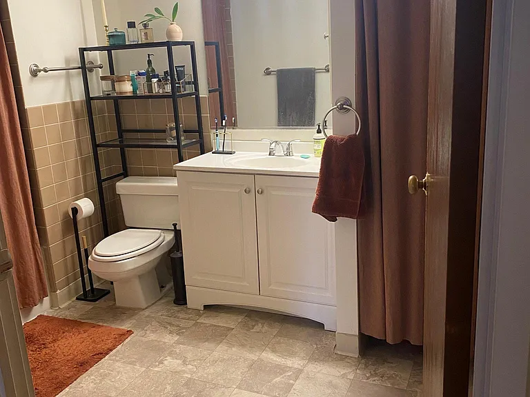 Classic 1BR/1BA+den