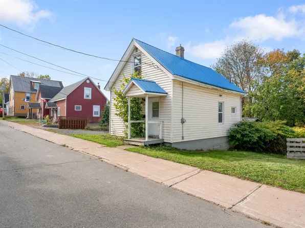 377 Macdonald St, New Glasgow, NS B2H 2V6