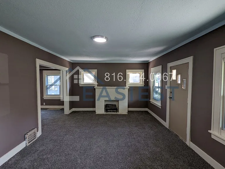 4028 Indiana Ave — Photo 2