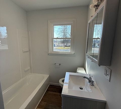 4th image of 292 Louis Ave
