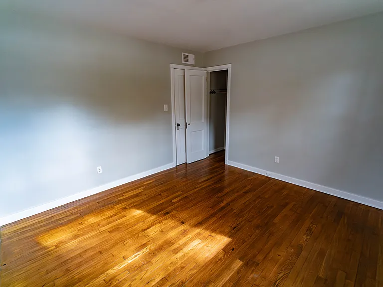 1st floor. Bedroom #1.