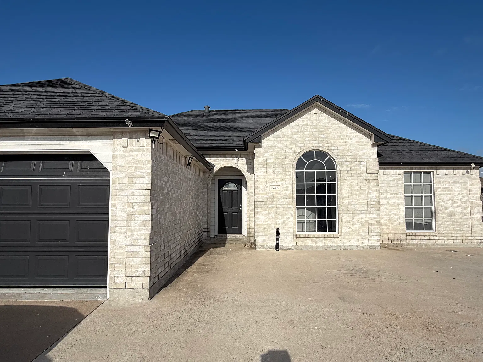 3 bed, 1495 sqft, $2,500 — Photo 3