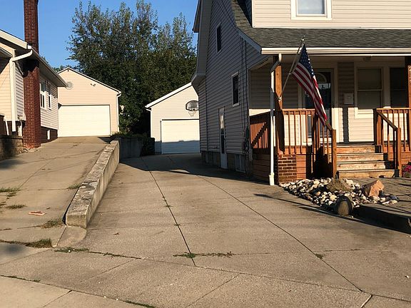 3rd image of 2121 9th St