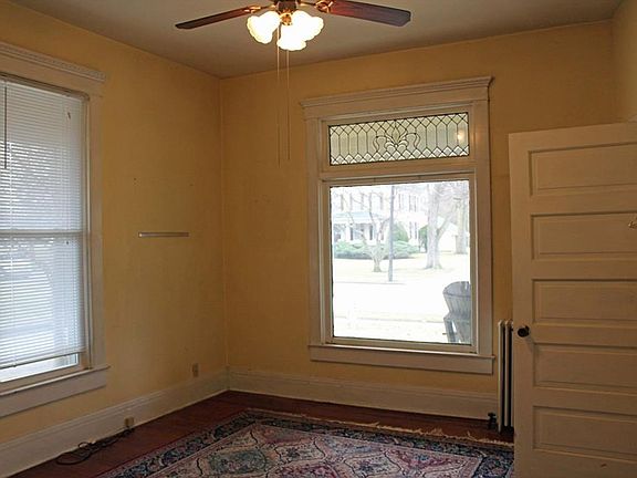 5th image of 558 Scioto St