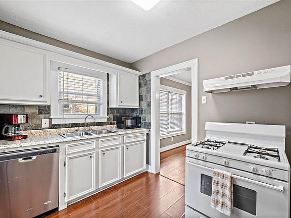 2nd image of 2414 Wentworth Street