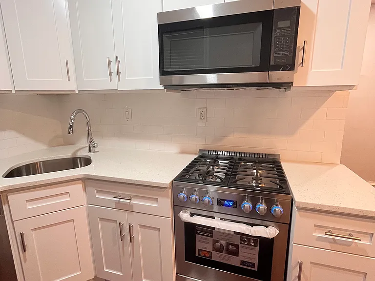 1812 Pine St #1R — Photo 1