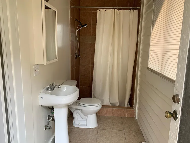 1230 S Catalina St — Photo 31