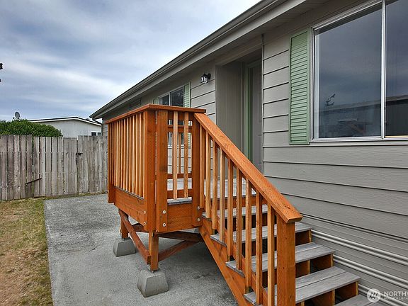 4th image of 700 NW Crosby Avenue #35