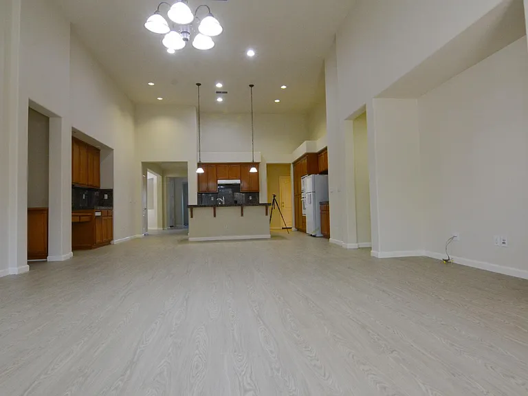 811 Ellerbrook St — Photo 2