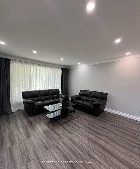 173 Poyntz Ave — Photo 11