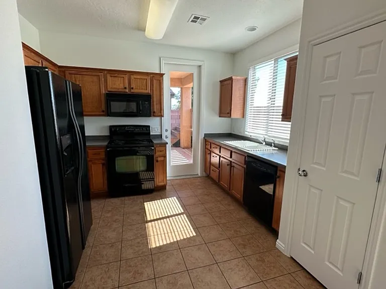 2744 E Slick Rock Rd — Photo 5