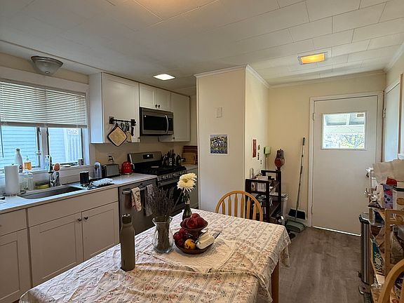 3rd image of 44 Chetwynd Rd #2