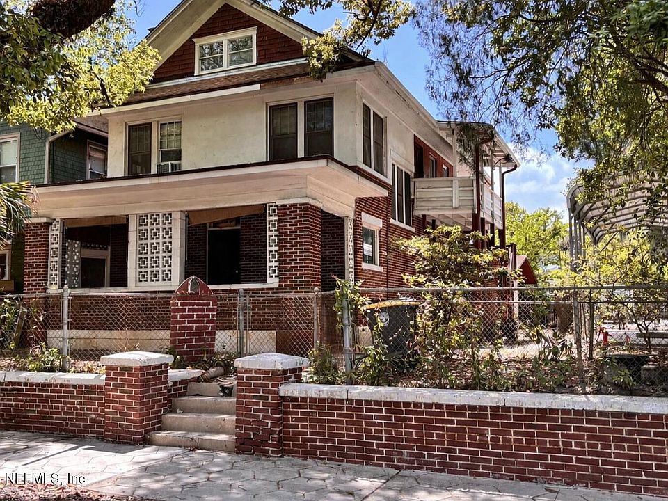 1st image of 228 W 11TH Street