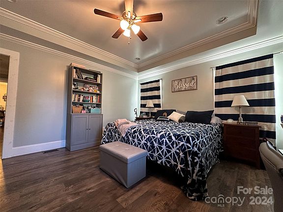 4th image of 302 West Ave