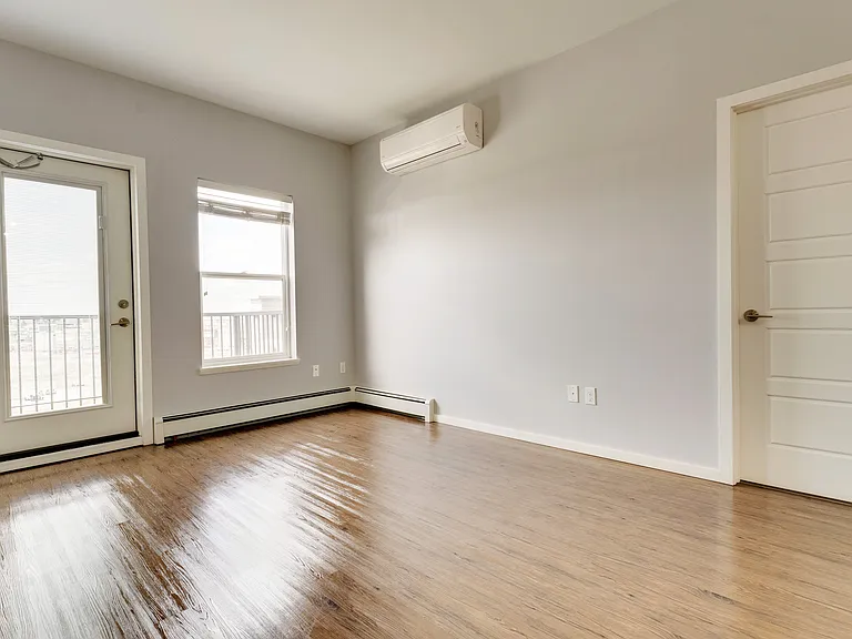 6 Kingsview Rd SE — Photo 17
