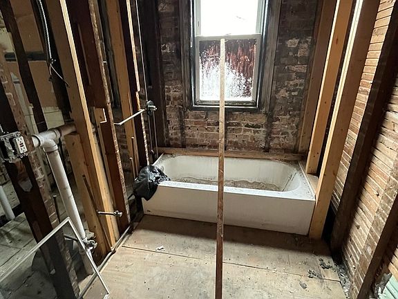 2nd image of 3340 W Evergreen Ave