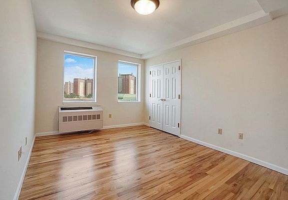 4th image of 2838 Stillwell Ave APT 7E