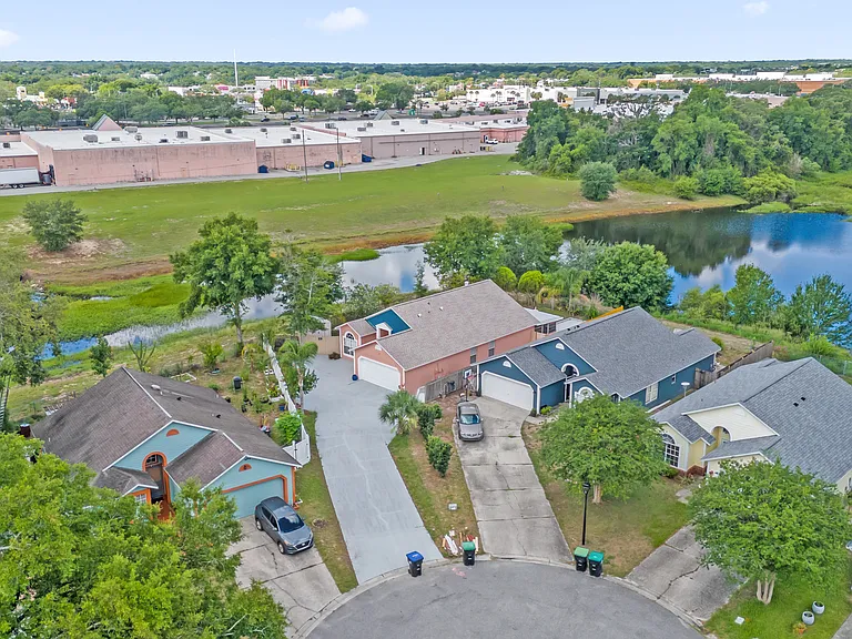1005 Delnova Ln — Photo 30