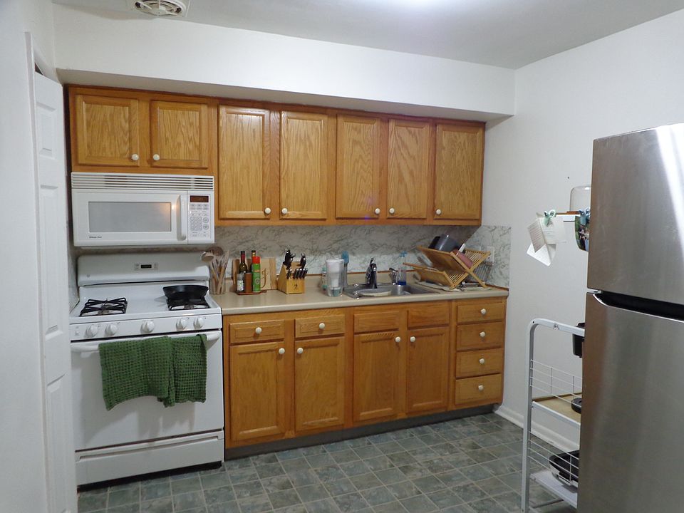 Kitchen before new counter top