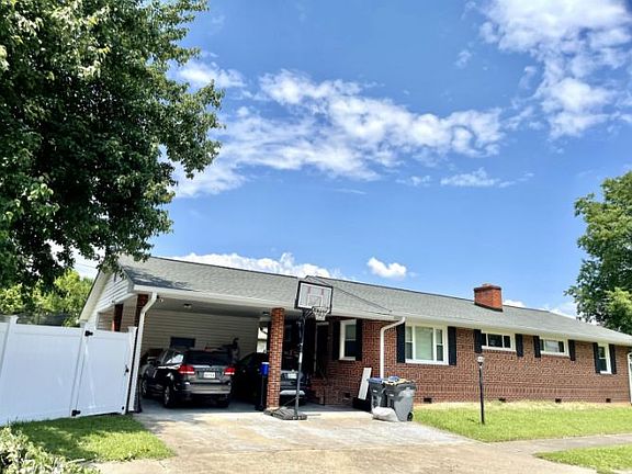 5th image of 247 Carver St