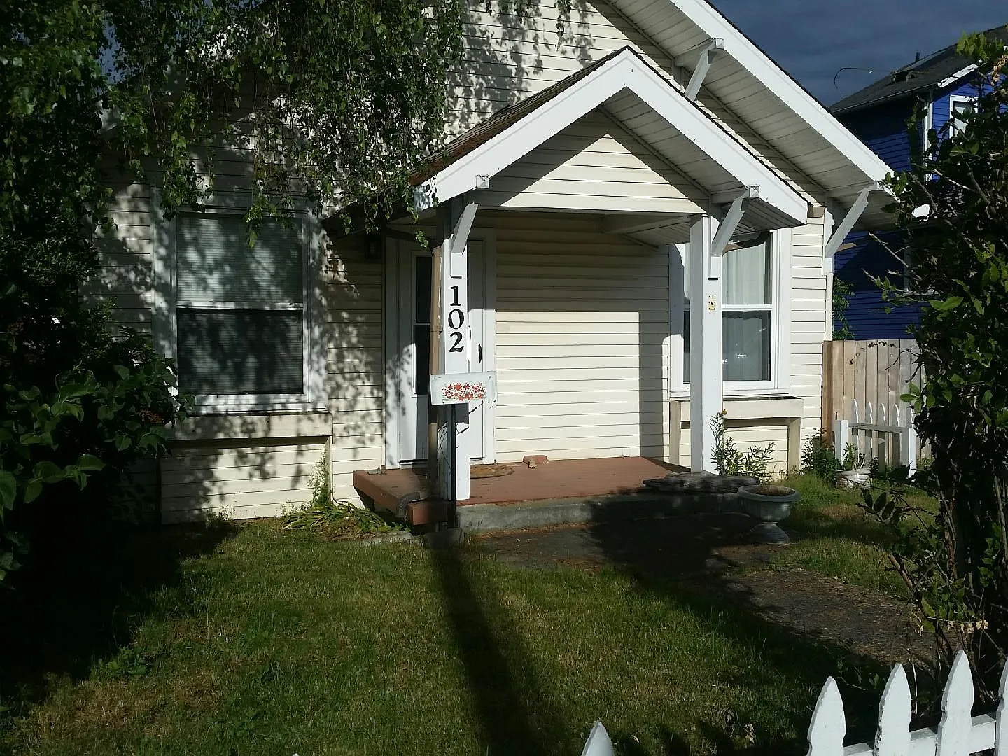 102 G St SE photo 1