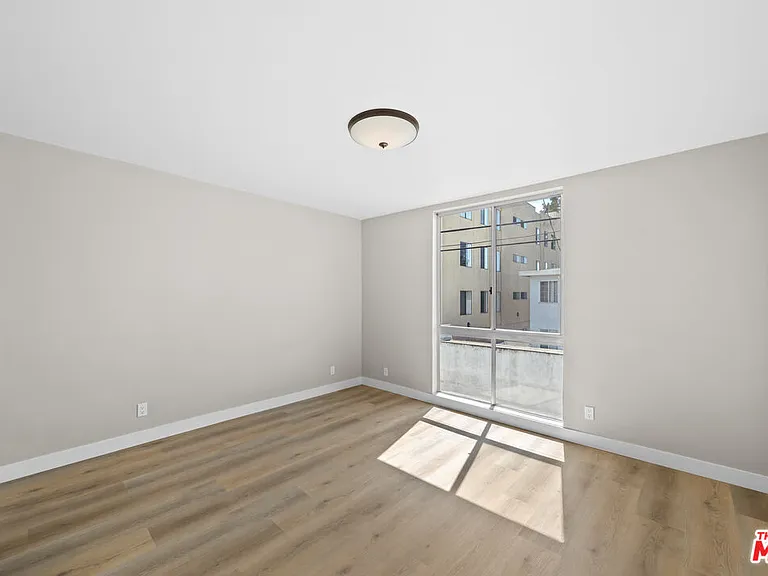 8638 Cashio St #8 — Photo 12