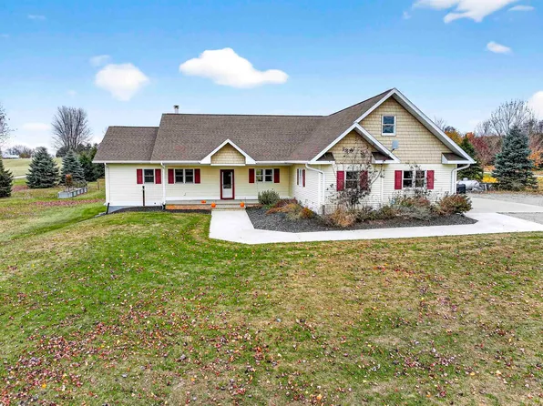 W7628 Center Valley Rd, Shiocton, WI 54170