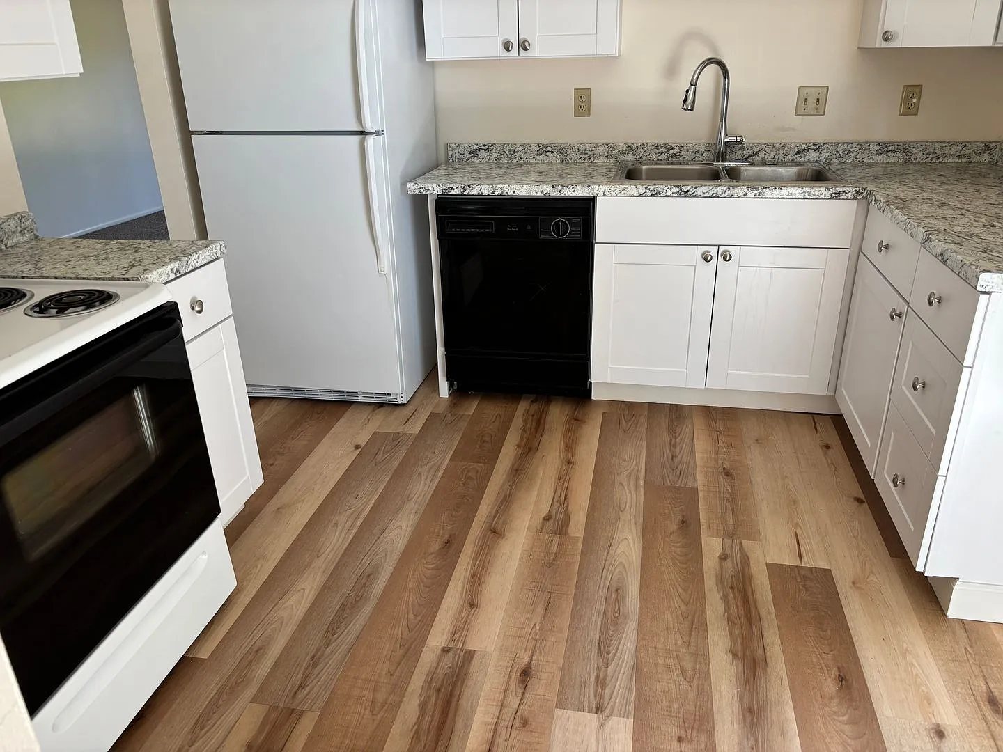 Available Immediately - Only 2,375.00 Per Month For This 3 Bed/2 Bath Home In Northwest Reno - In... — Photo 4