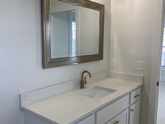 5th image of 15 E 2nd Ave #10876264