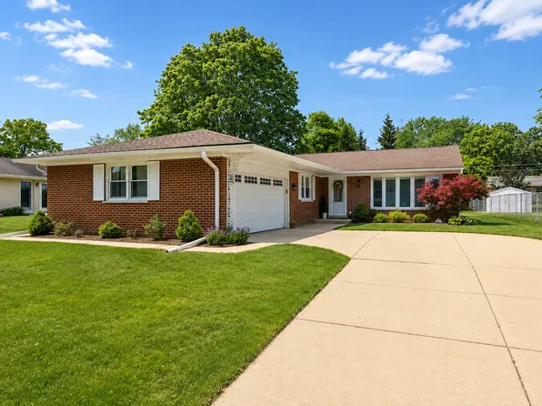 1742 E Tano Ln, Mount Prospect, IL 60056