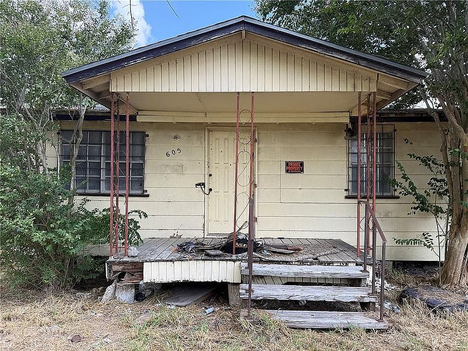 1st image of 605 Nebraska St