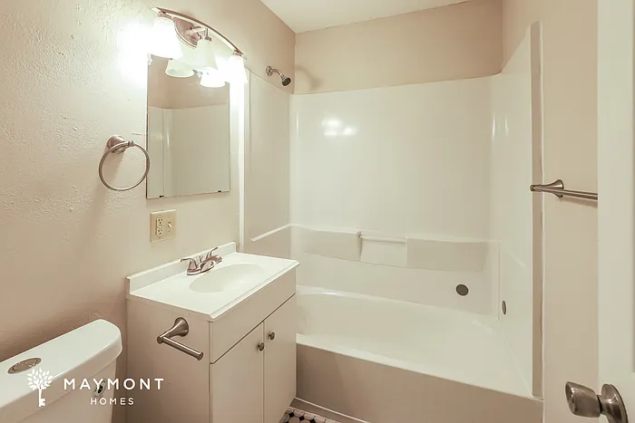 4704 Kensington Ave — Photo 11