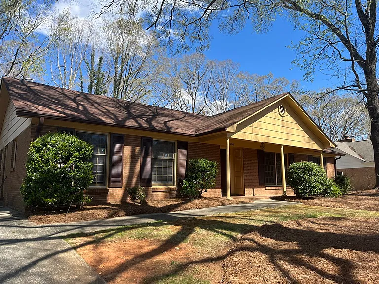 906 McLaughlin Dr — Photo 3