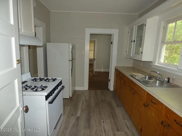 412 S 6th St — Photo 7