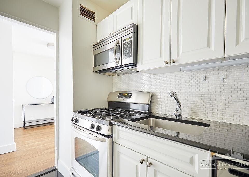 1st image of 502 W 42nd St #4D