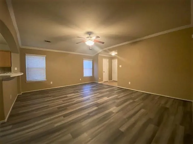 3 bed, 2.0 bath, 1589 sqft, $2,100 — Photo 3