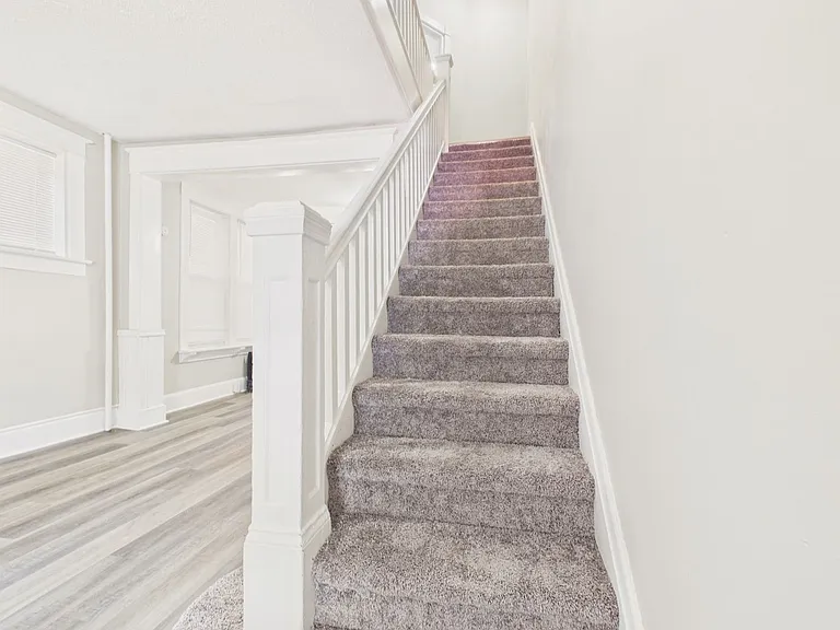 2614 Lexington St — Photo 15