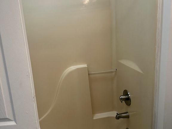 2nd image of 915 N Royal Ave