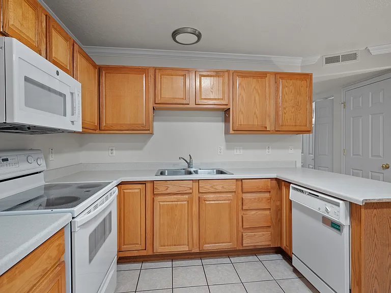 543 N University Ave #107 — Photo 11