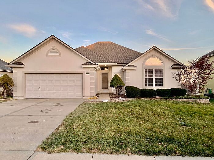 1st image of 5417 NE Holiday Dr #39