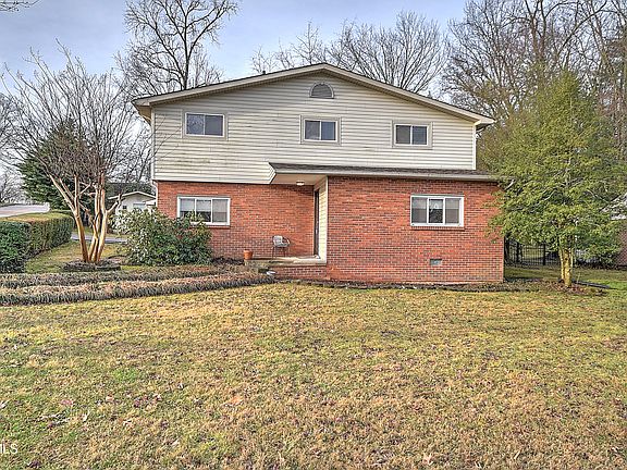 3rd image of 1621 Belmeade Dr