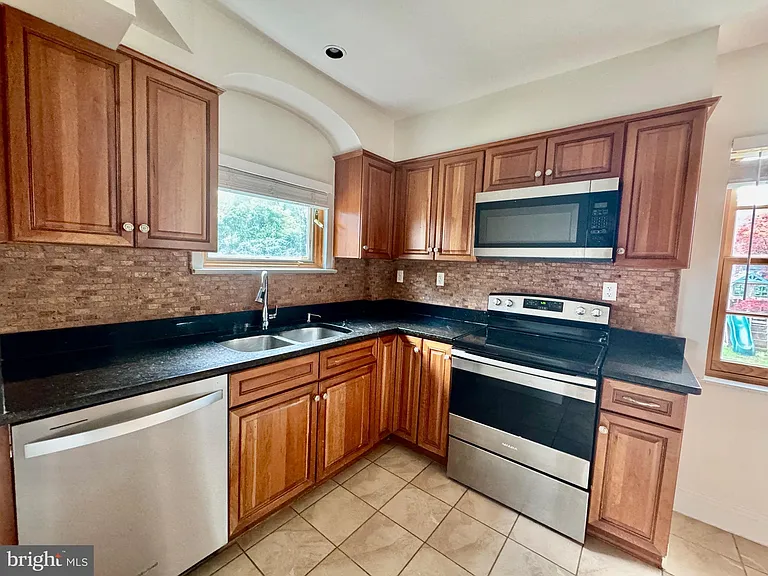 204 S Irving St — Photo 6