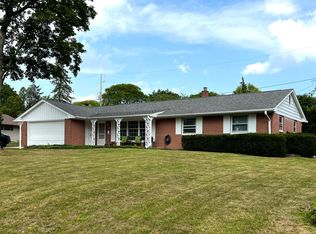 516 Rosedale Dr, Thiensville, WI 53092