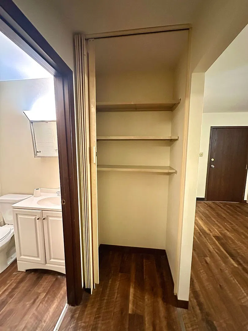 Regis Apartments — Photo 2