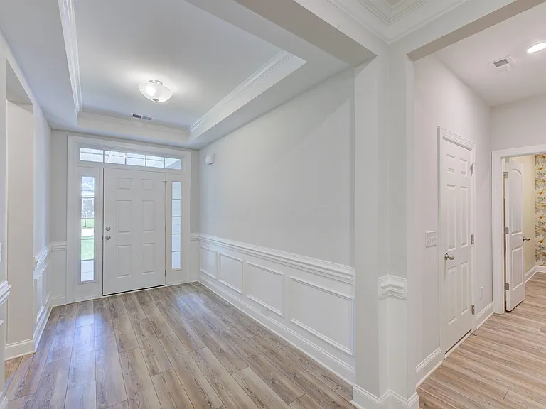 300 Sunnycrest Ln — Photo 7